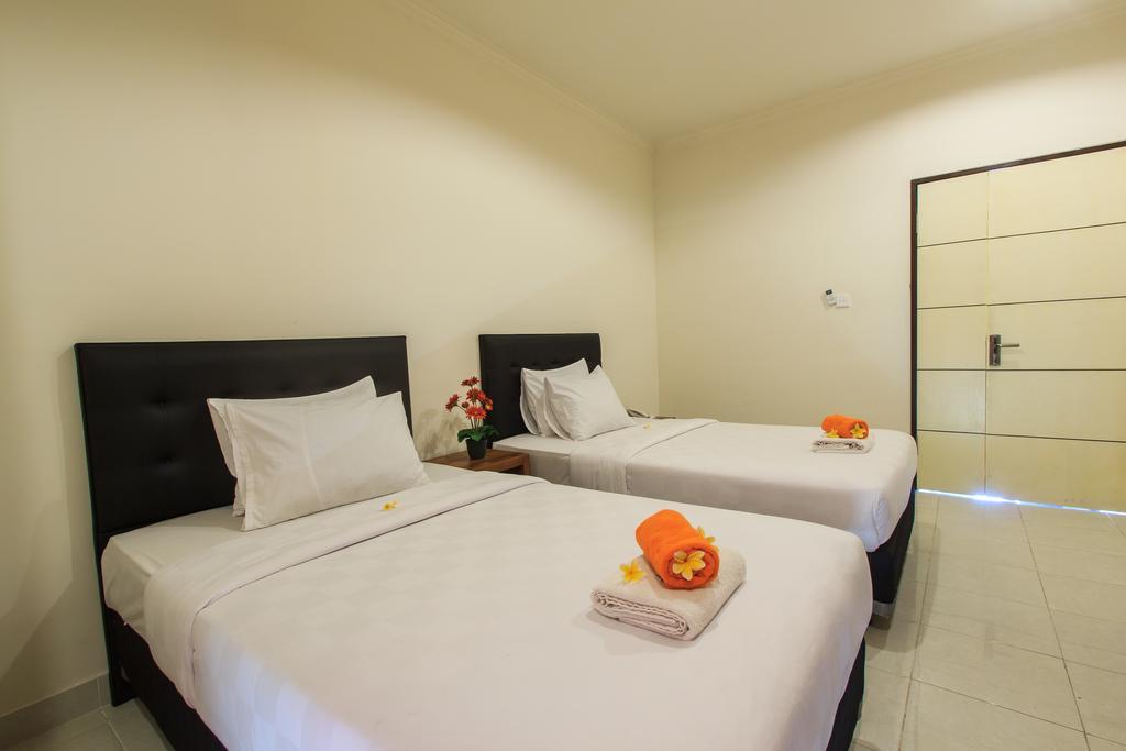 Ivanka Airport Inn Kuta  Bagian luar foto