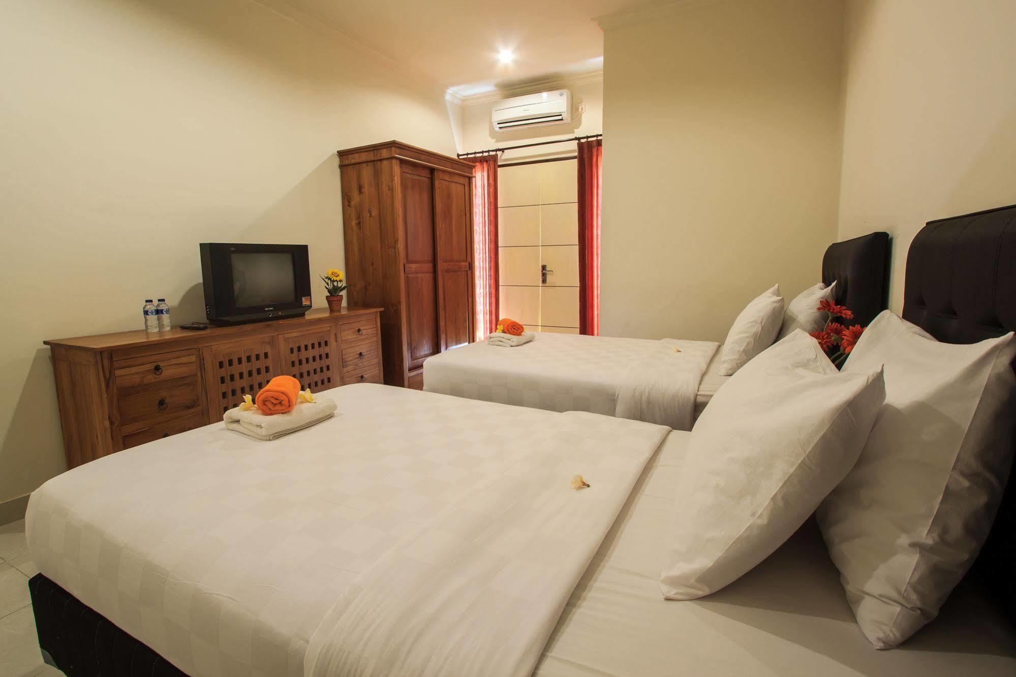 Ivanka Airport Inn Kuta  Bagian luar foto