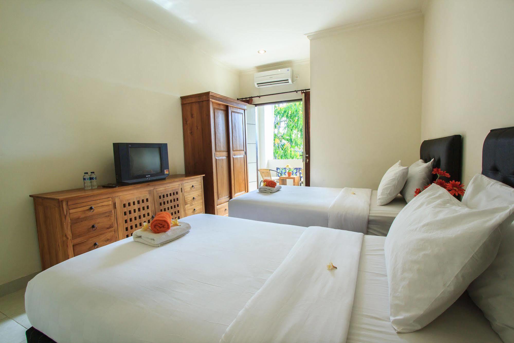 Ivanka Airport Inn Kuta  Bagian luar foto