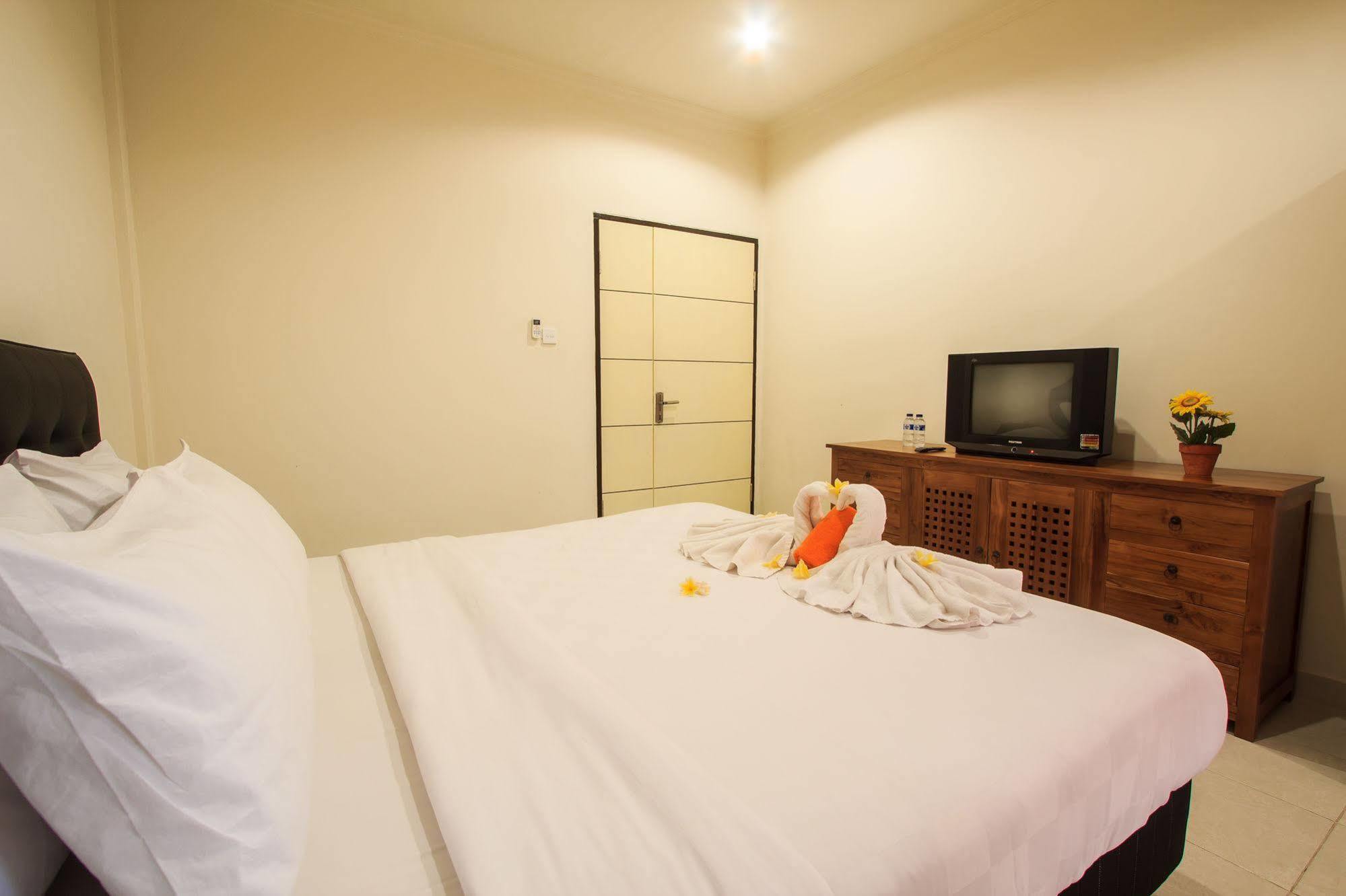 Ivanka Airport Inn Kuta  Bagian luar foto
